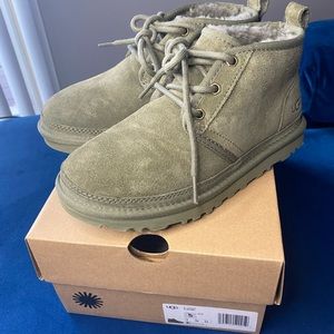 Olive green UGG NEUMEL II